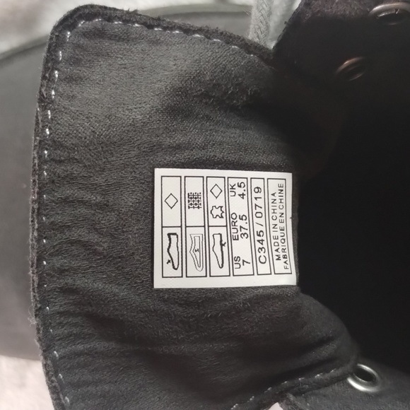 Woman's Boots Size: 7 Color: Black & Grey fabric Manufacturer: Rocket Dog - Picture 12 of 13